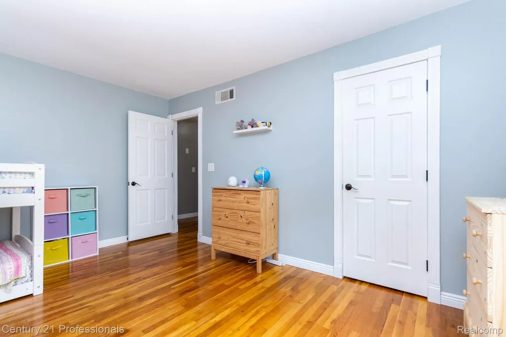 671 Bridgestone Drive Rochester Hills City MI 48309