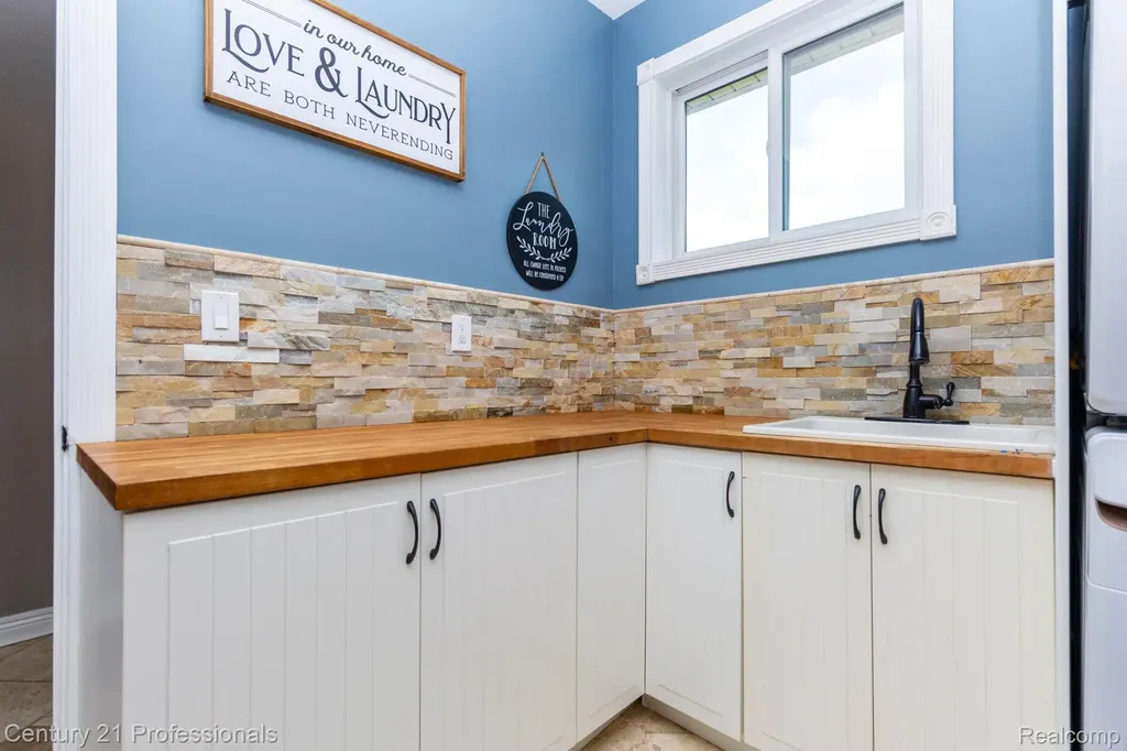 671 Bridgestone Drive Rochester Hills City MI 48309