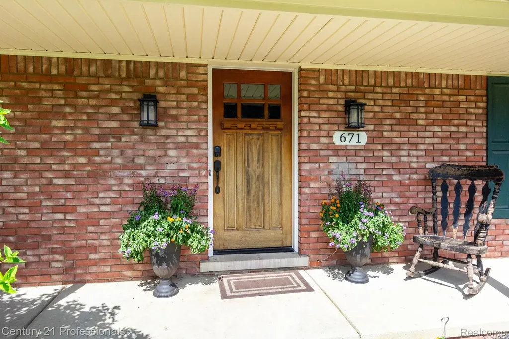 671 Bridgestone Drive Rochester Hills City MI 48309