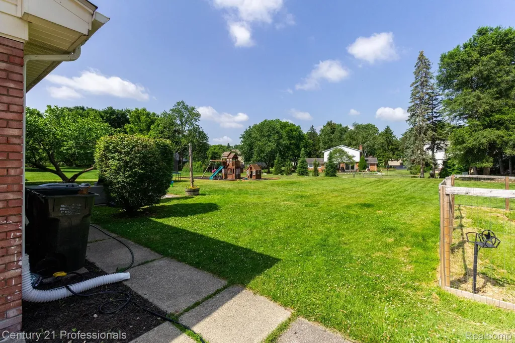 671 Bridgestone Drive Rochester Hills City MI 48309