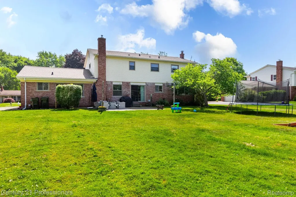 671 Bridgestone Drive Rochester Hills City MI 48309