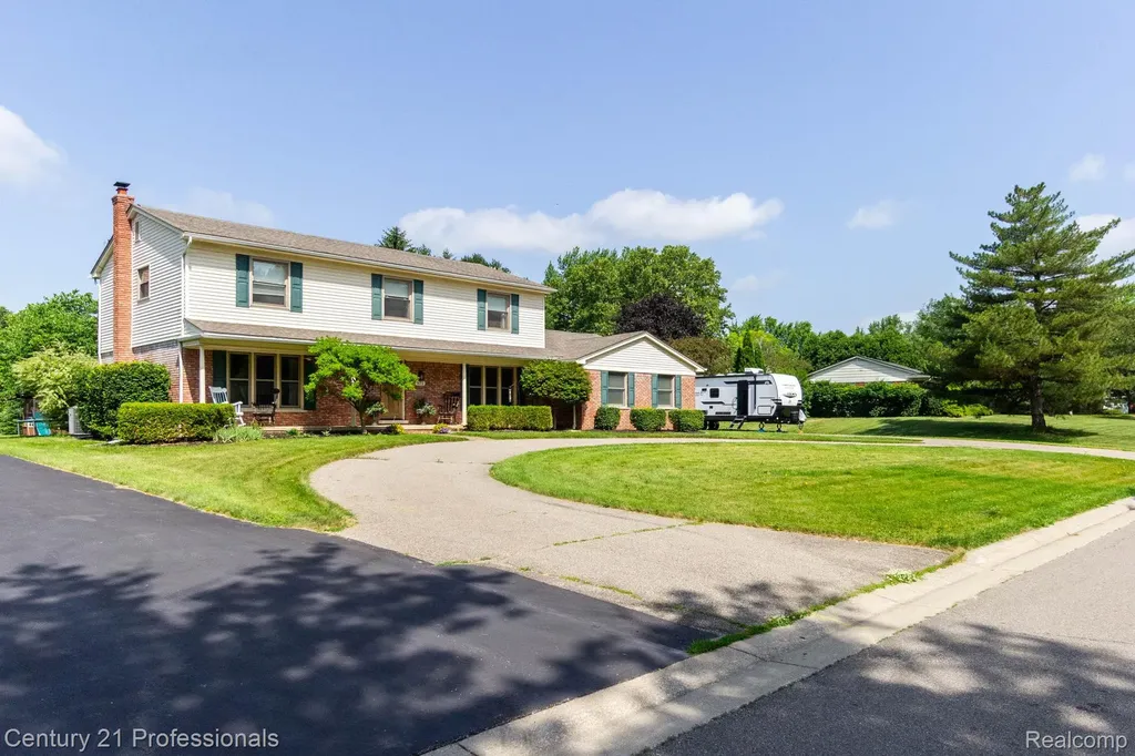 671 Bridgestone Drive Rochester Hills City MI 48309