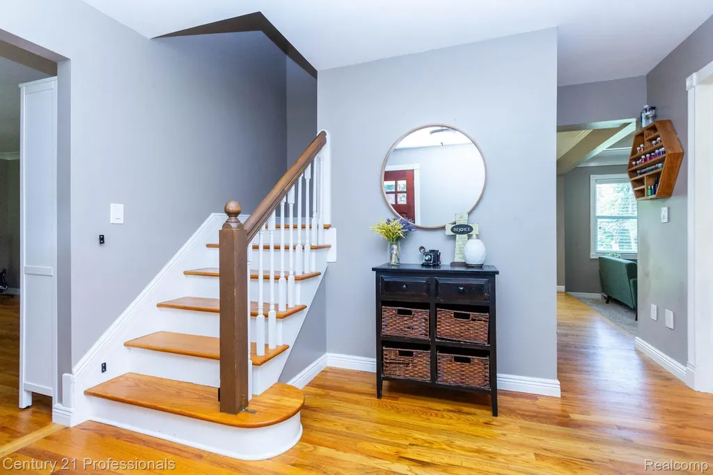 671 Bridgestone Drive Rochester Hills City MI 48309
