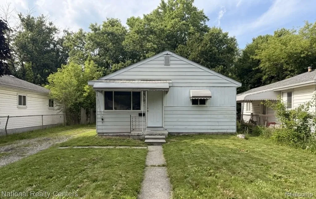 37 E Brooklyn Avenue Pontiac City MI 48340