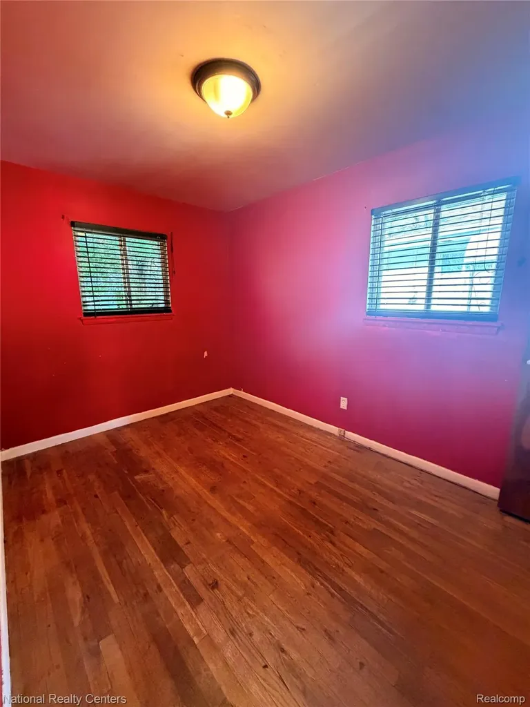 37 E Brooklyn Avenue Pontiac City MI 48340