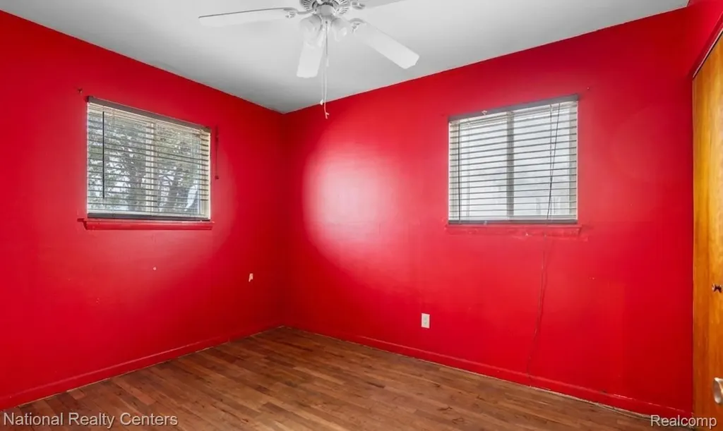 37 E Brooklyn Avenue Pontiac City MI 48340