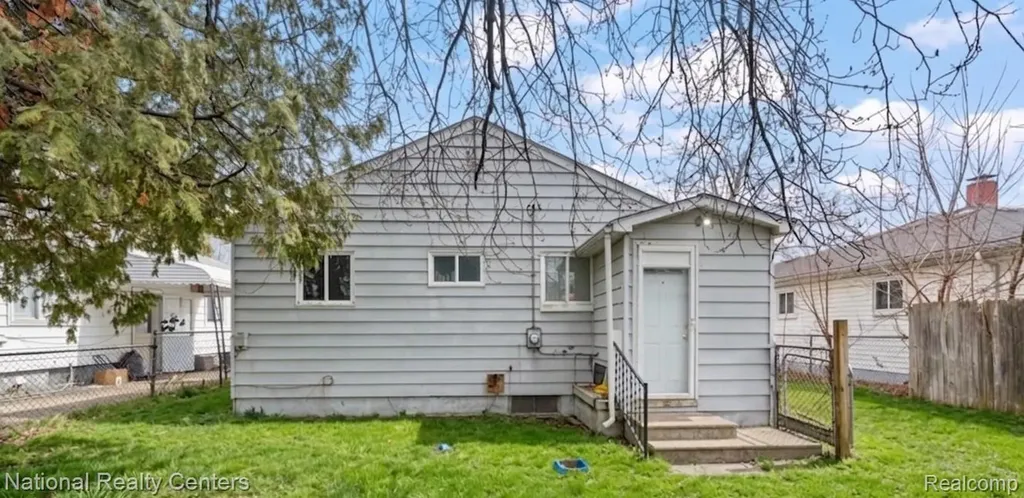 37 E Brooklyn Avenue Pontiac City MI 48340