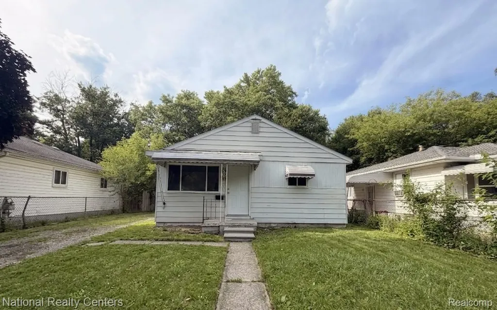 37 E Brooklyn Avenue Pontiac City MI 48340