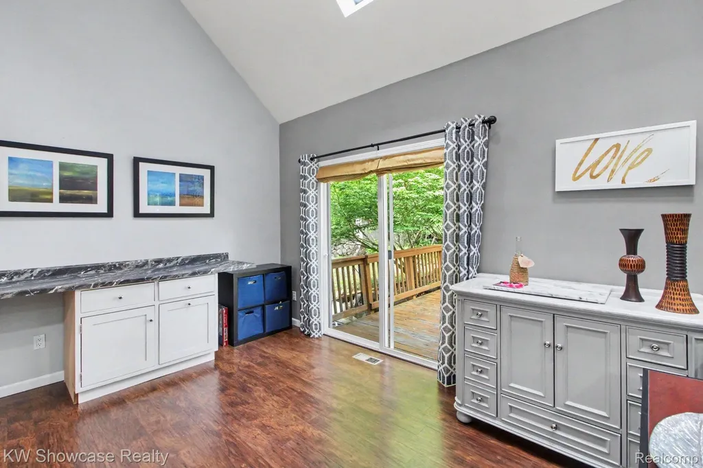 1670 Post Avenue West Bloomfield Charter Township MI 48324