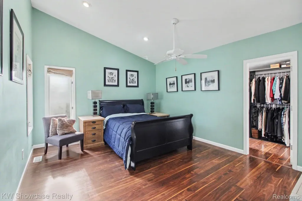 1670 Post Avenue West Bloomfield Charter Township MI 48324