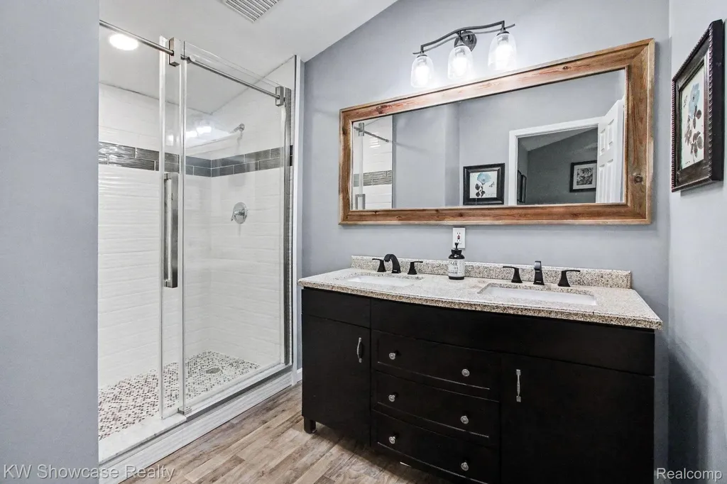 1670 Post Avenue West Bloomfield Charter Township MI 48324