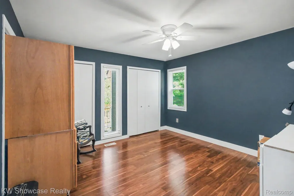 1670 Post Avenue West Bloomfield Charter Township MI 48324