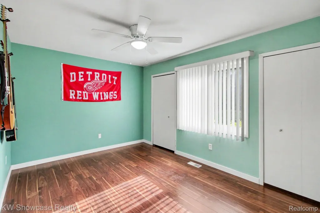 1670 Post Avenue West Bloomfield Charter Township MI 48324