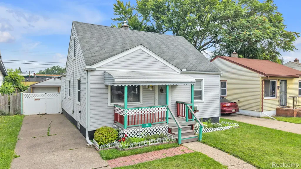 14027 Hobart Avenue Warren City MI 48089