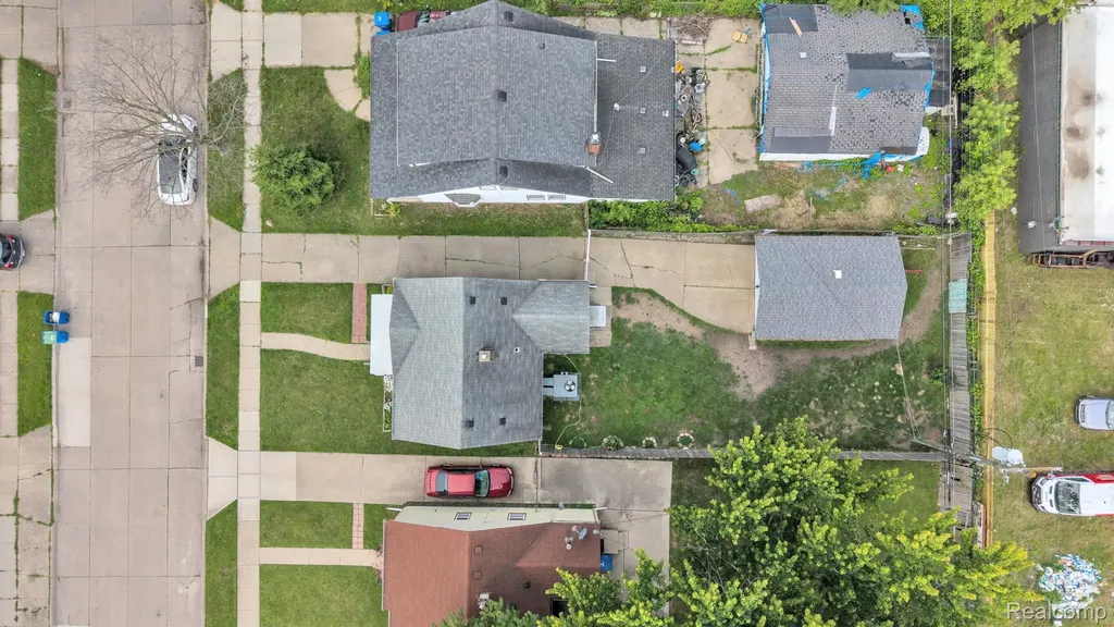 14027 Hobart Avenue Warren City MI 48089
