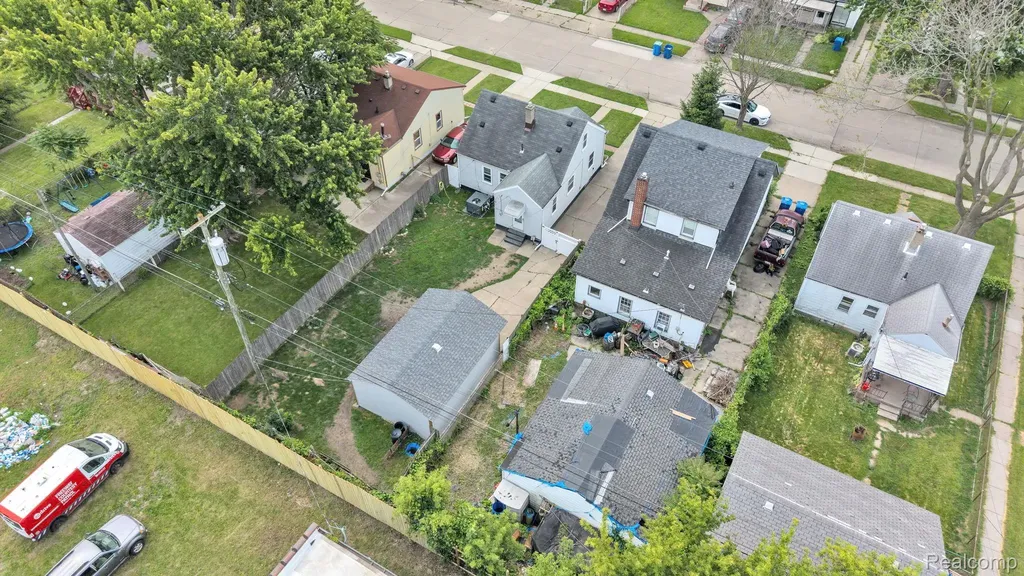 14027 Hobart Avenue Warren City MI 48089