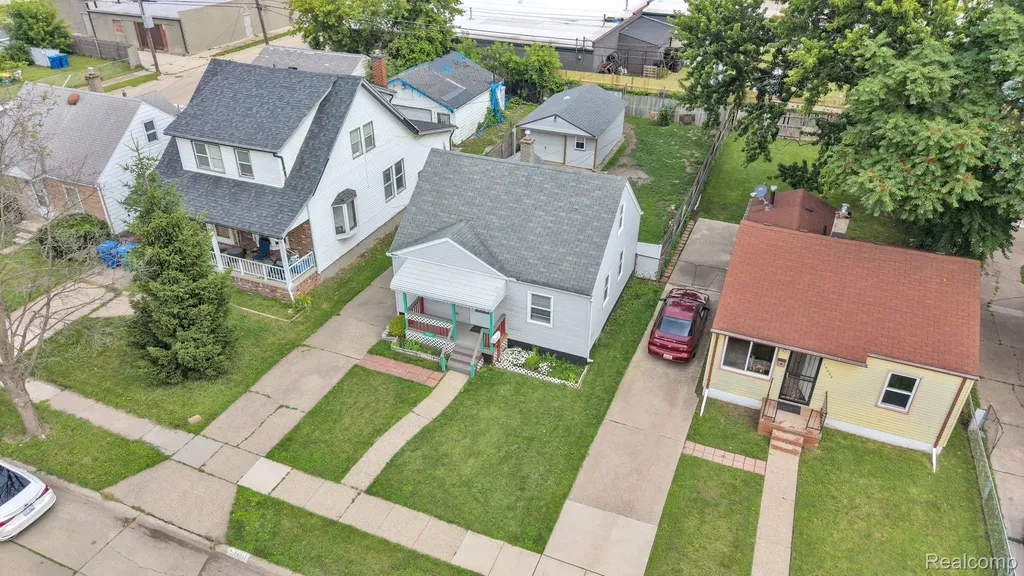 14027 Hobart Avenue Warren City MI 48089