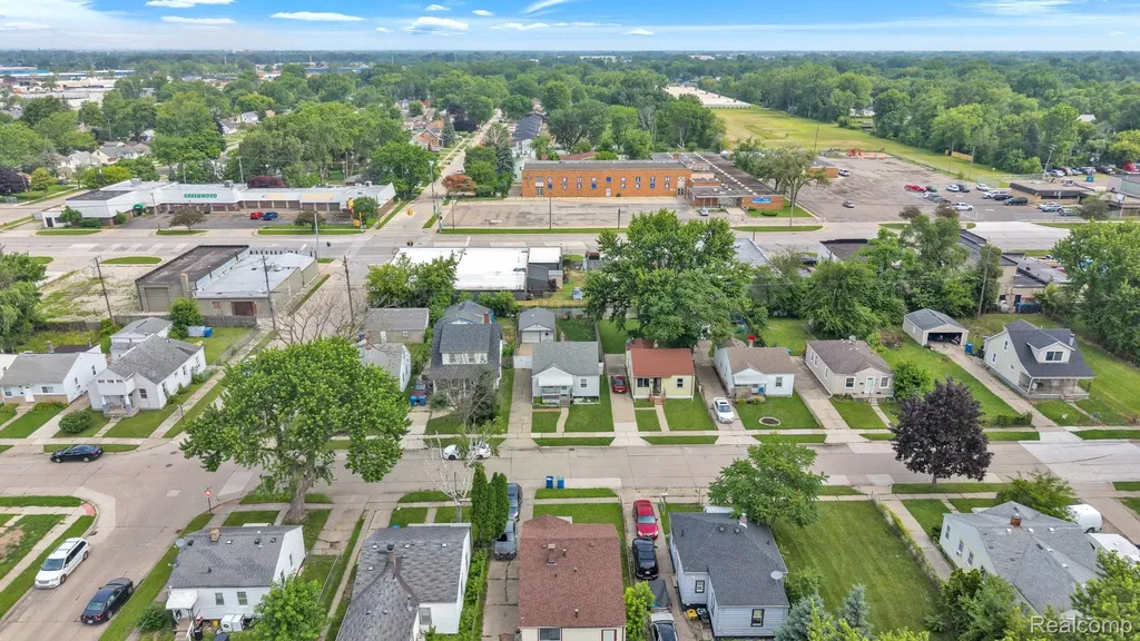 14027 Hobart Avenue Warren City MI 48089
