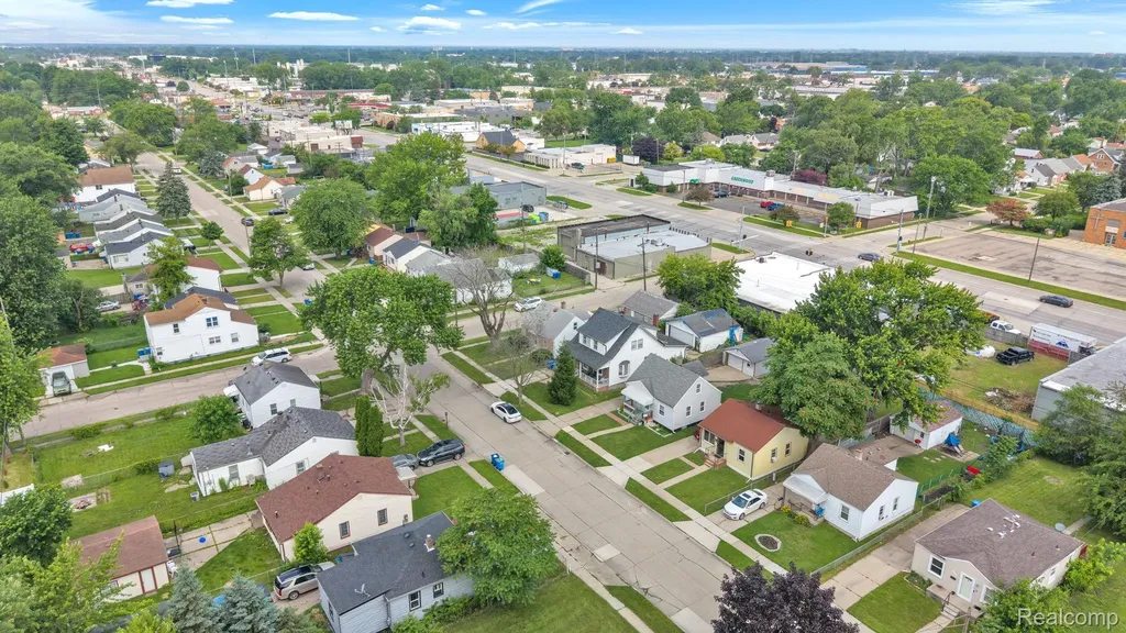 14027 Hobart Avenue Warren City MI 48089