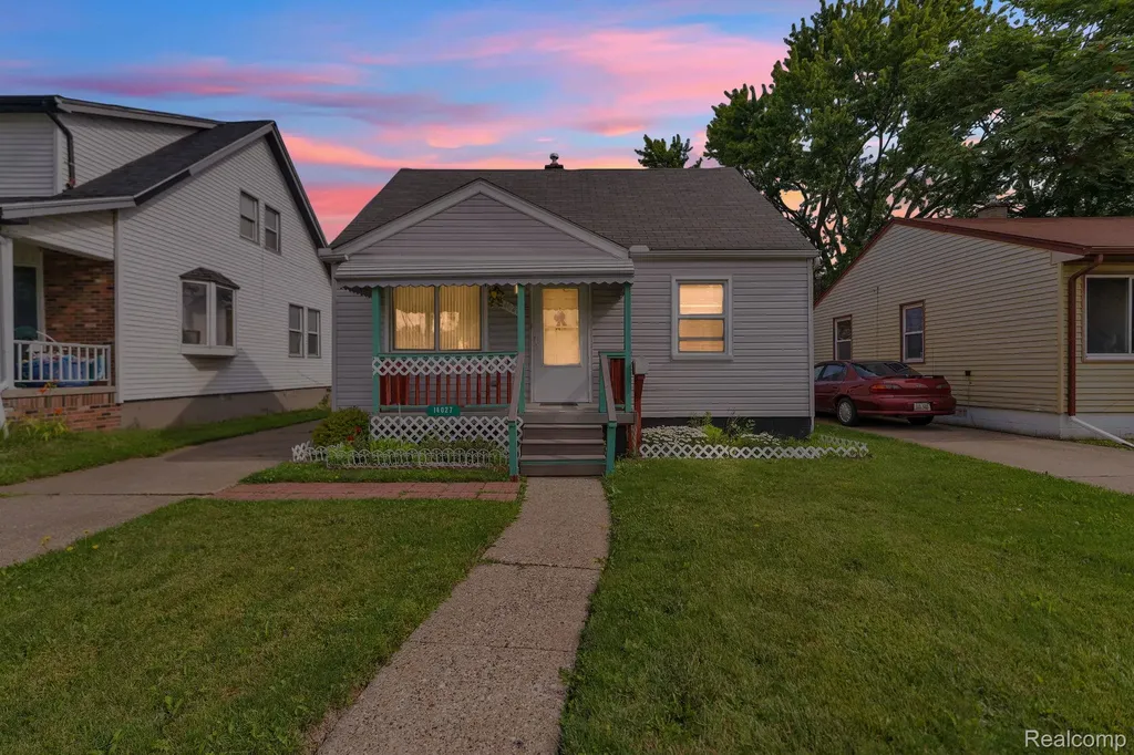 14027 Hobart Avenue Warren City MI 48089
