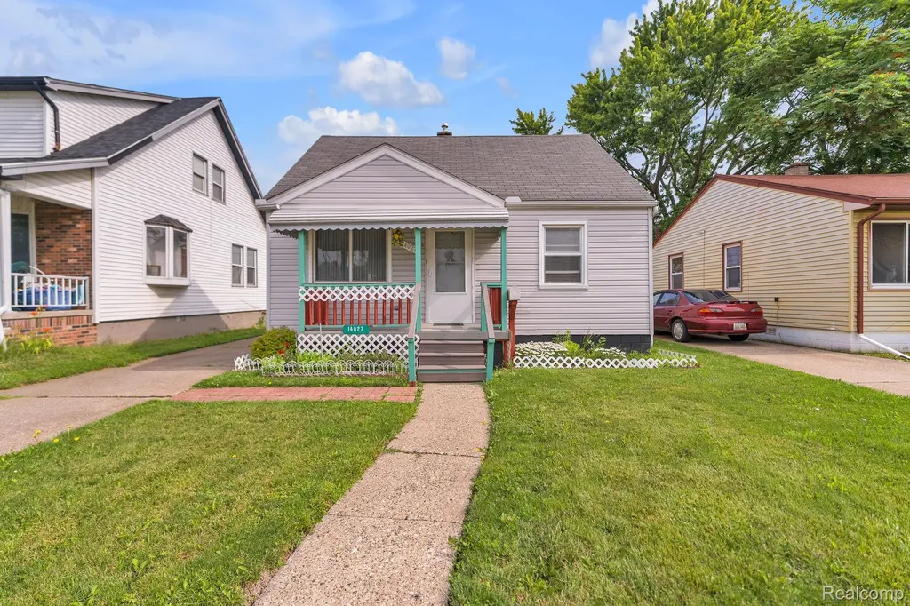 14027 Hobart Avenue Warren City MI 48089