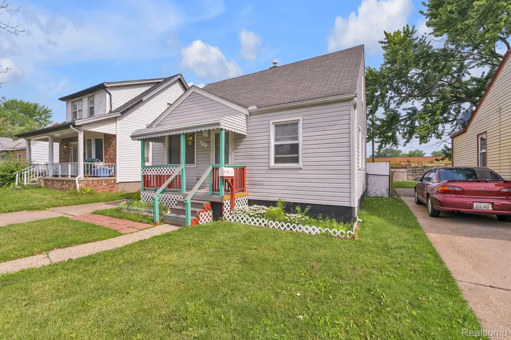 14027 Hobart Avenue Warren City MI 48089