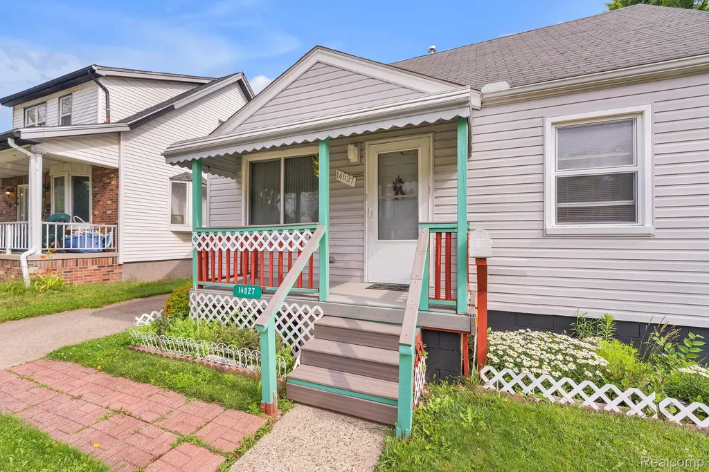 14027 Hobart Avenue Warren City MI 48089