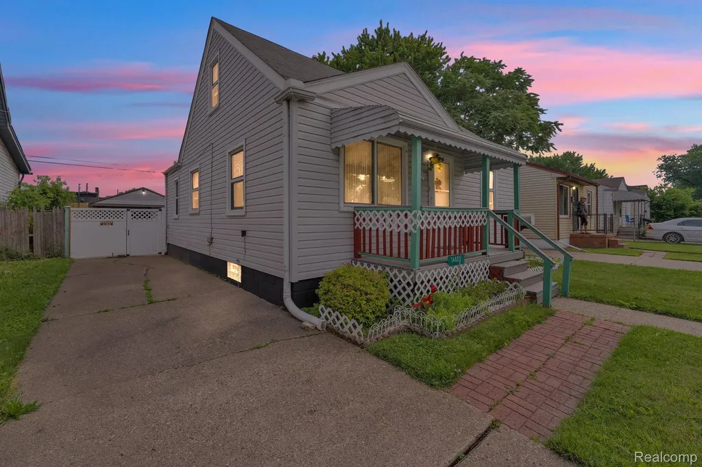 14027 Hobart Avenue Warren City MI 48089