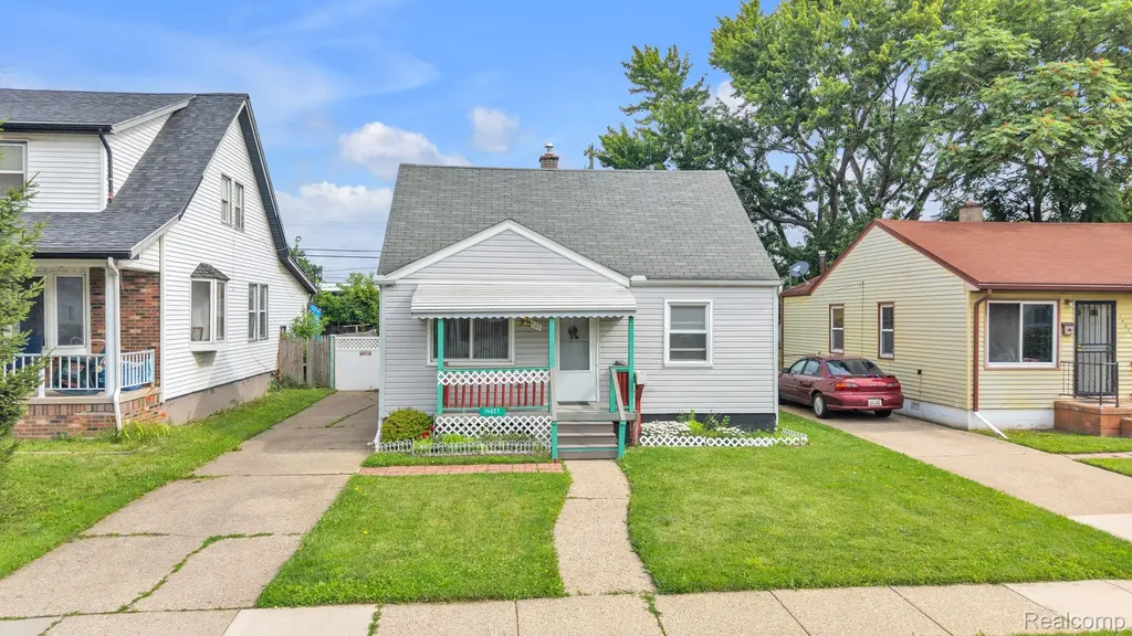 14027 Hobart Avenue Warren City MI 48089