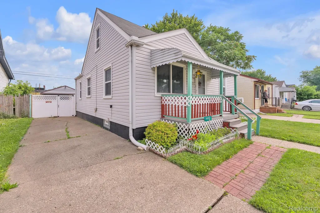 14027 Hobart Avenue Warren City MI 48089