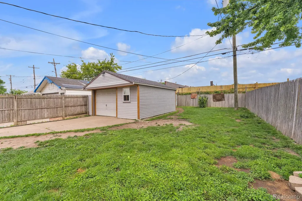 14027 Hobart Avenue Warren City MI 48089