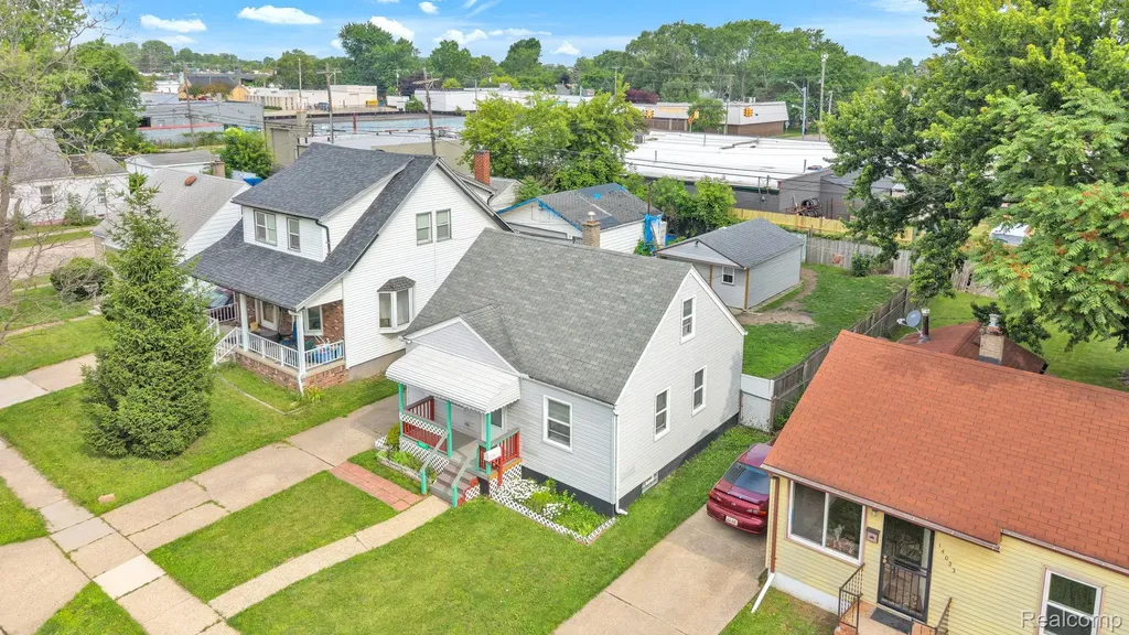 14027 Hobart Avenue Warren City MI 48089