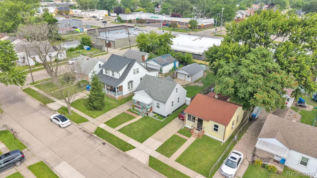 14027 Hobart Avenue Warren City MI 48089