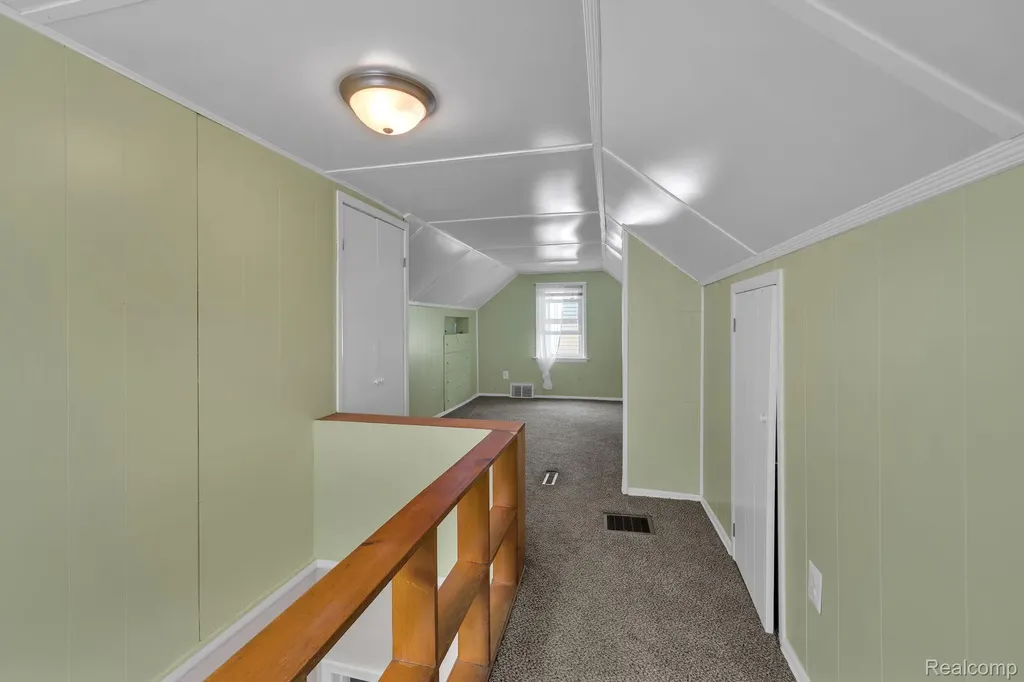 14027 Hobart Avenue Warren City MI 48089