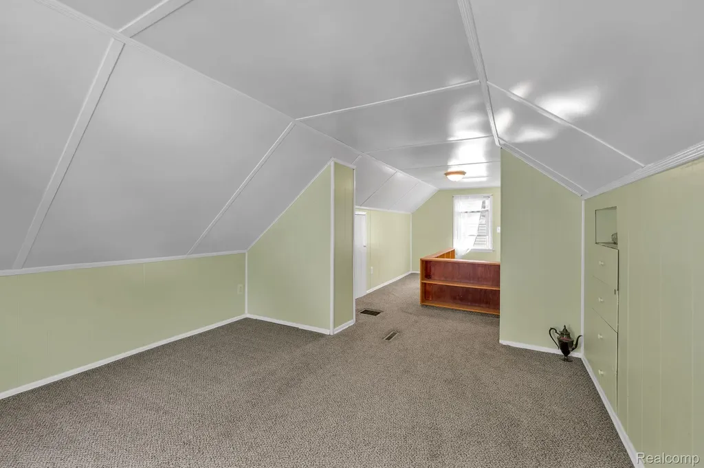 14027 Hobart Avenue Warren City MI 48089