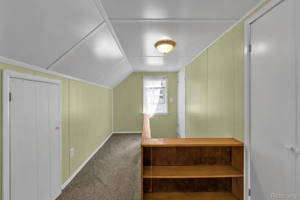 14027 Hobart Avenue Warren City MI 48089