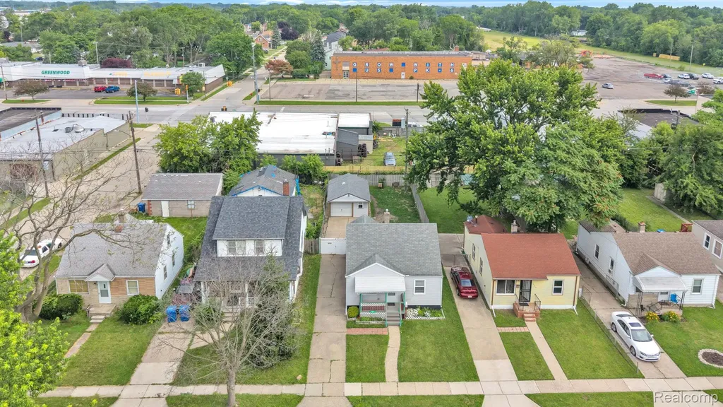14027 Hobart Avenue Warren City MI 48089