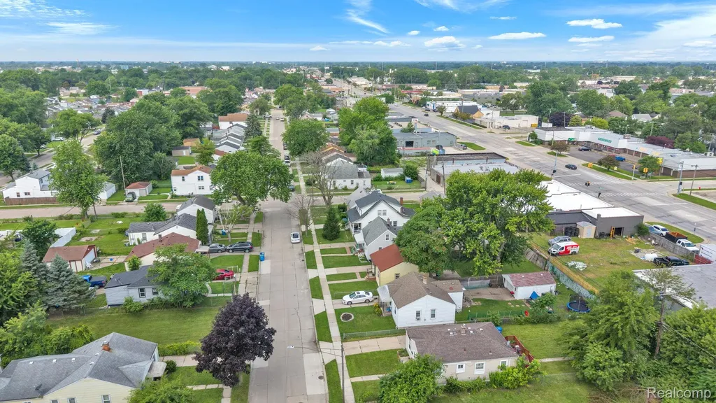 14027 Hobart Avenue Warren City MI 48089