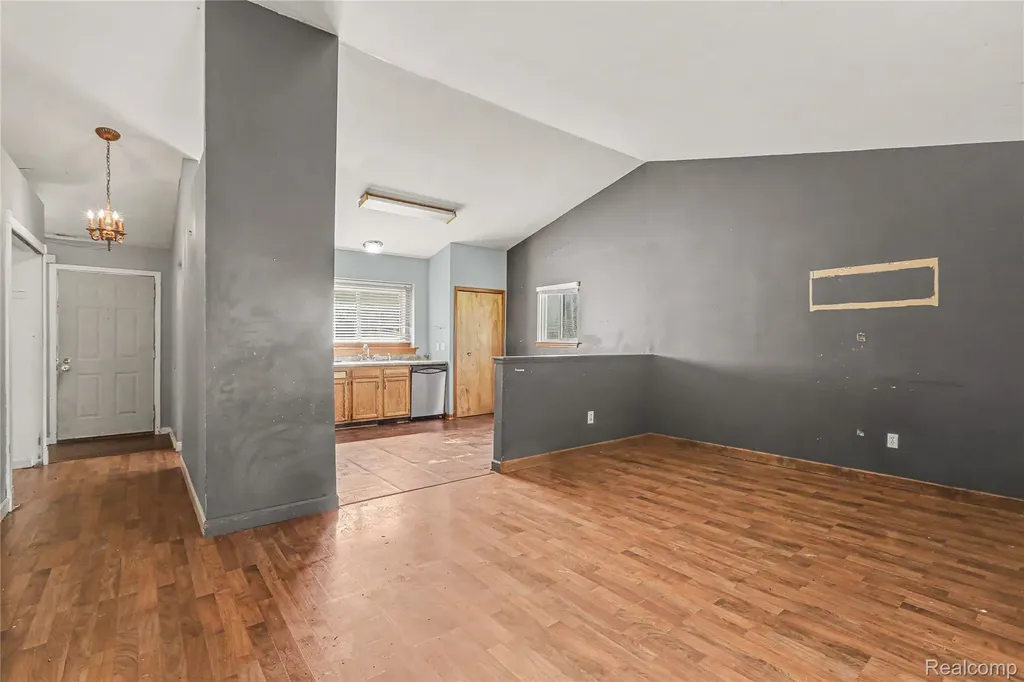 1754 Tulip Lane Westland City MI 48186