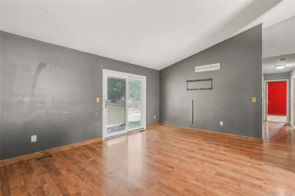 1754 Tulip Lane Westland City MI 48186