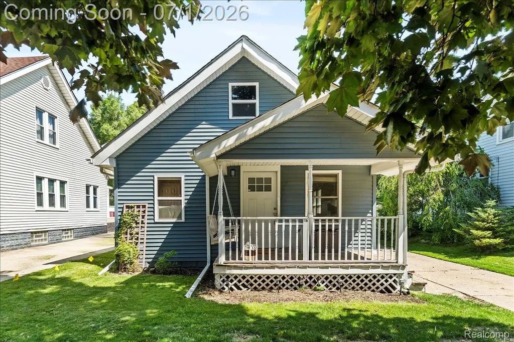 136 Mapledale Avenue Hazel Park City MI 48030
