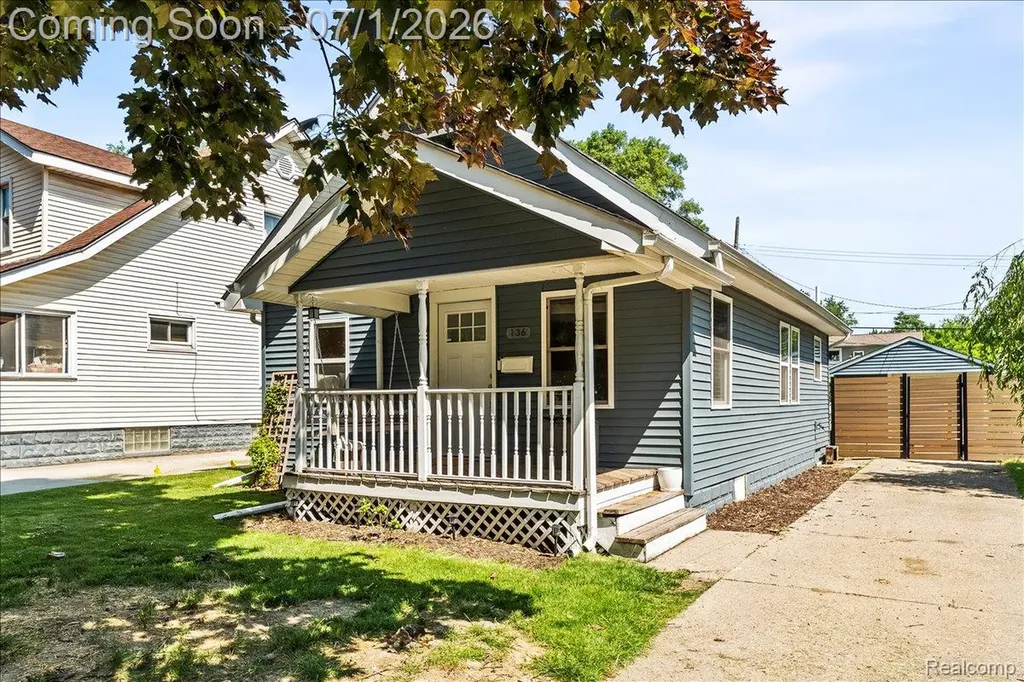 136 Mapledale Avenue Hazel Park City MI 48030
