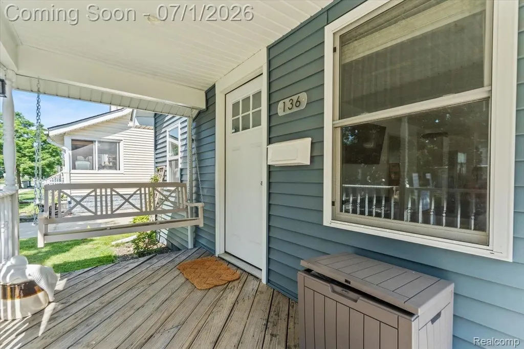 136 Mapledale Avenue Hazel Park City MI 48030