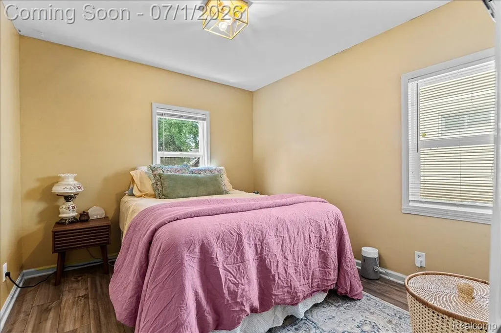 136 Mapledale Avenue Hazel Park City MI 48030
