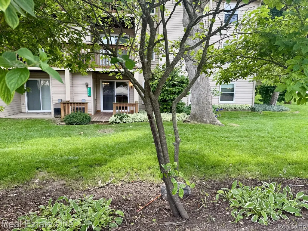 5096 Harbor Oak Drive Waterford Charter Township MI 48329