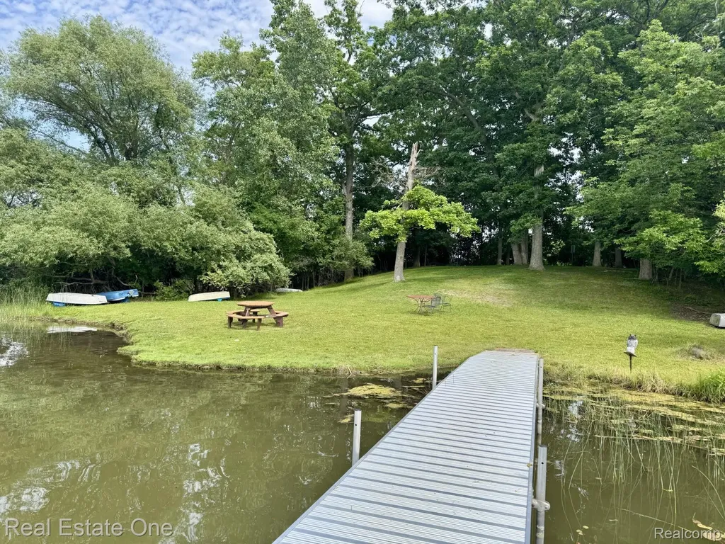5096 Harbor Oak Drive Waterford Charter Township MI 48329