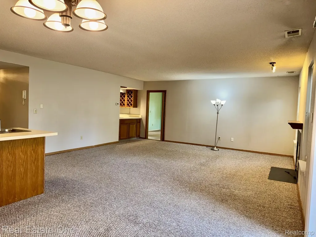 5096 Harbor Oak Drive Waterford Charter Township MI 48329
