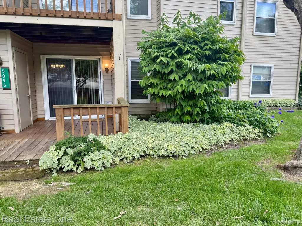 5096 Harbor Oak Drive Waterford Charter Township MI 48329