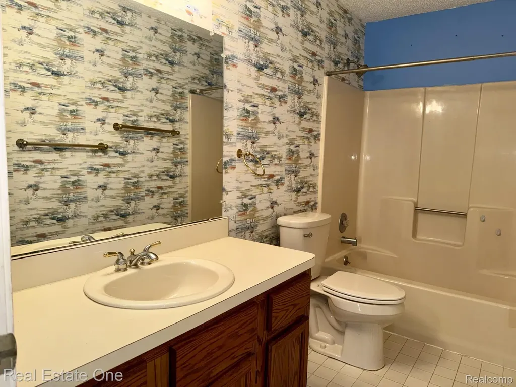 5096 Harbor Oak Drive Waterford Charter Township MI 48329