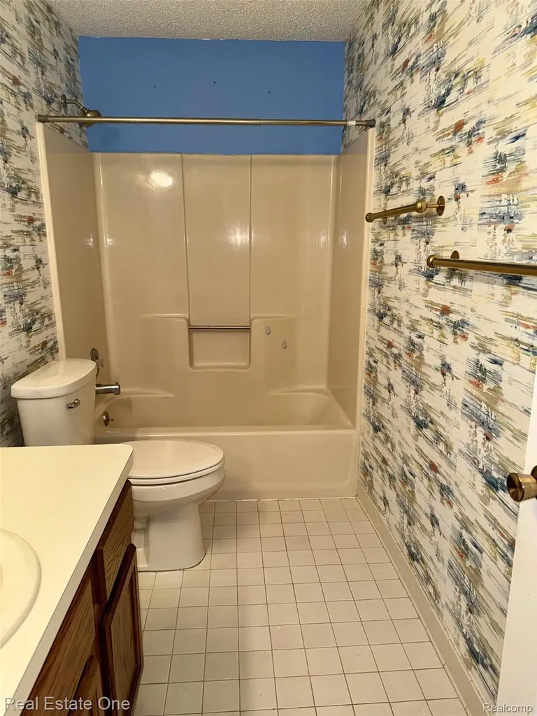 5096 Harbor Oak Drive Waterford Charter Township MI 48329